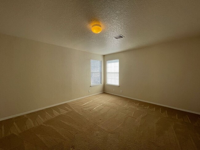 Building Photo - BEAUTIFUL 4 BR W/ MASTER DOWN*HARDWOOD FLOORING IN DINING/ENTRY, LIVING ROOM, MASTER BR AND MASTE...