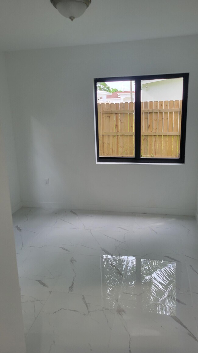 Building Photo - 1847 NW 70th St