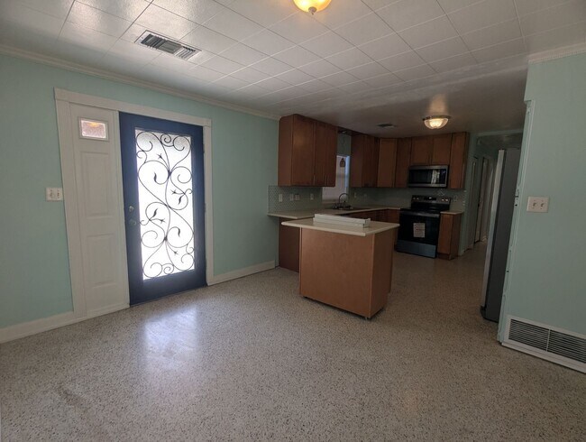 Building Photo - 1521 Normandy Way