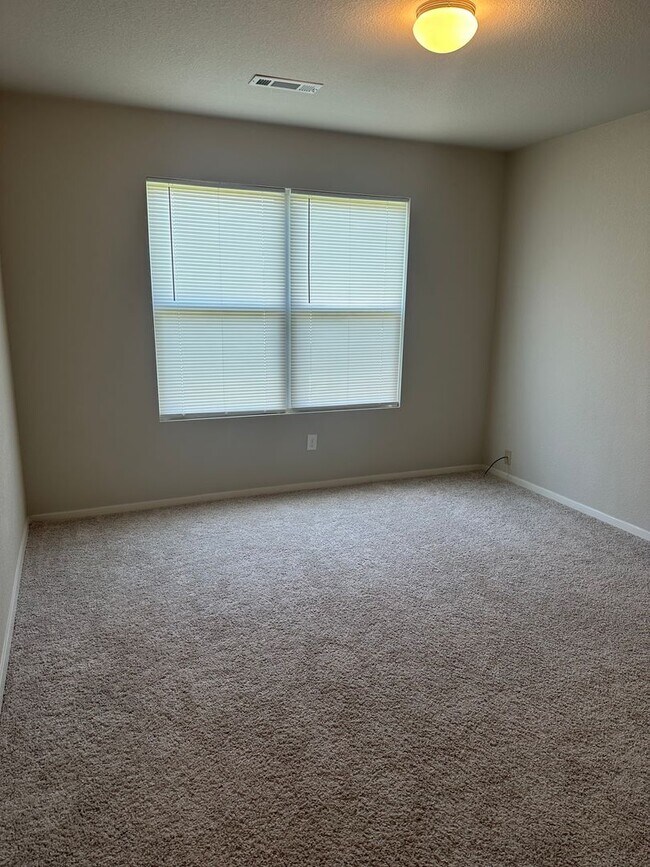 Building Photo - Contact Peggy at 501-676-1758 or Heather a...