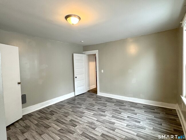 Building Photo - 208 Fairview Ave