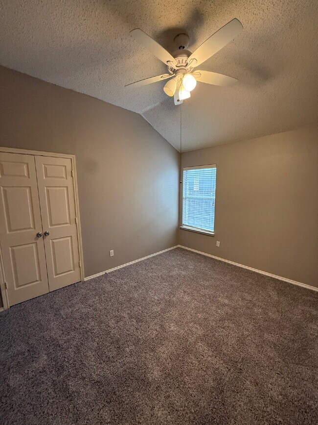 Building Photo - Charming 3 Bedroom Haven with 2 Full Baths in Fort Worth. Spacious 1748 Sq. Ft. Retreat on Comfor...