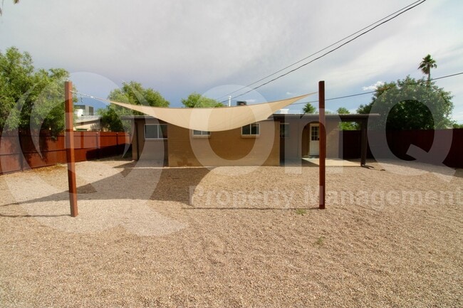 Building Photo - 4043 E Deseret Dr