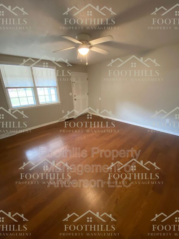 Building Photo - 304 Wildwood Drive -Unit A