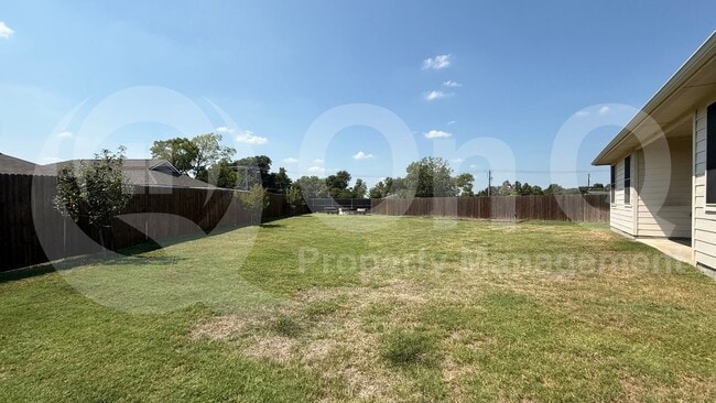 Building Photo - 749 Twinvale Dr
