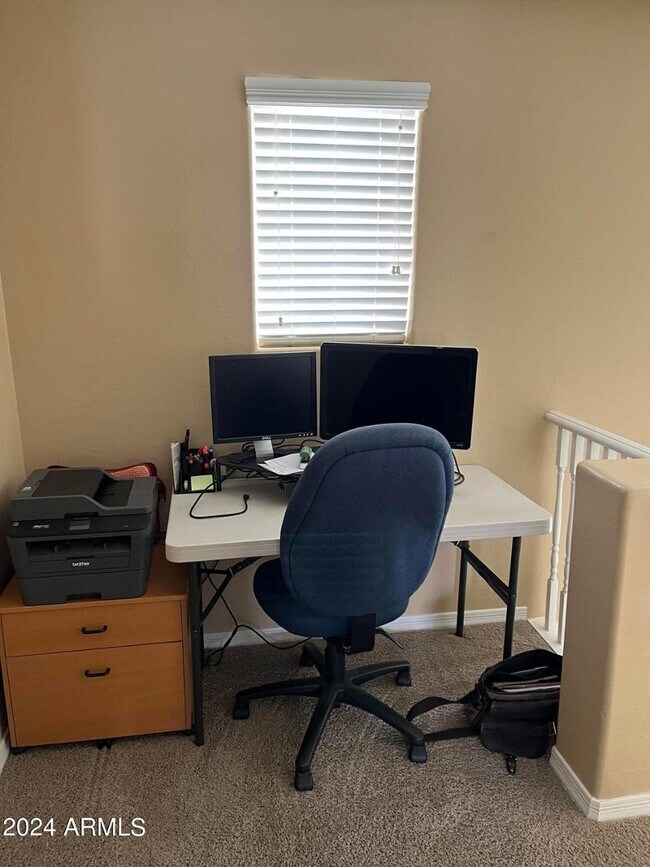 Building Photo - 1940 W Faria Ln