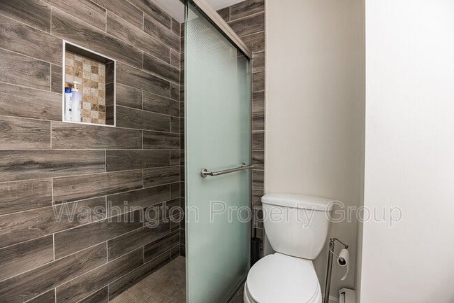 Building Photo - 3402 Little Hunting Creek Dr