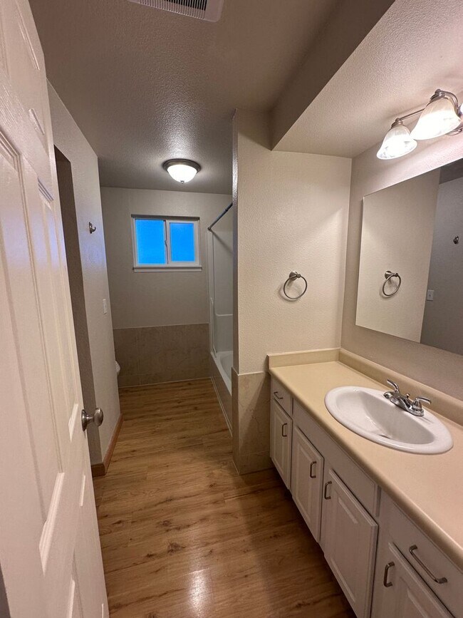 Building Photo - Charming 2 bdrm, 1 bath in Maplewood Neigh...