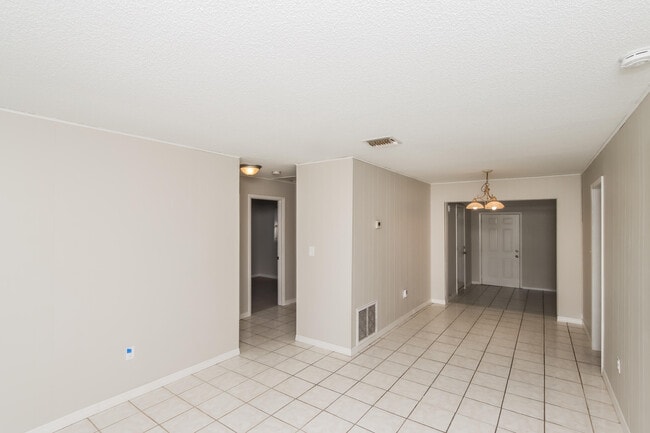 Building Photo - 2365 Dordon Dr