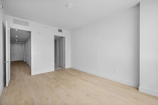 Building Photo - 305 Briny Ave
