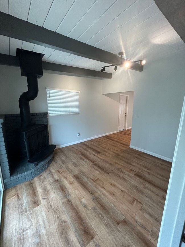 Building Photo - Beautiful 3 Bedroom/2 Bath Single Family H...