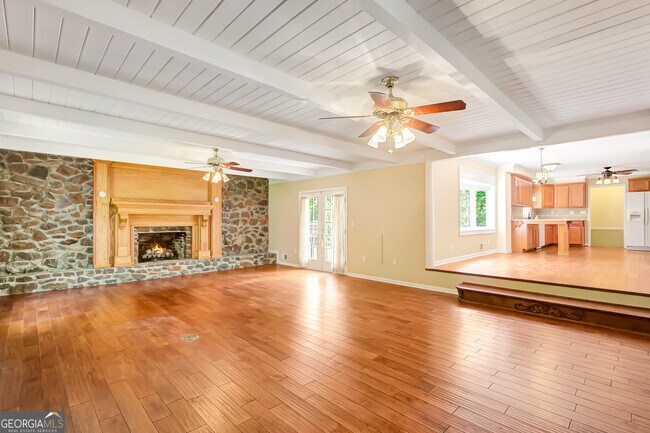 Building Photo - 217 S Sandy Creek Rd