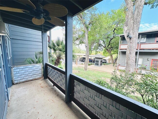 Building Photo - 1101 Hollow Creek Dr