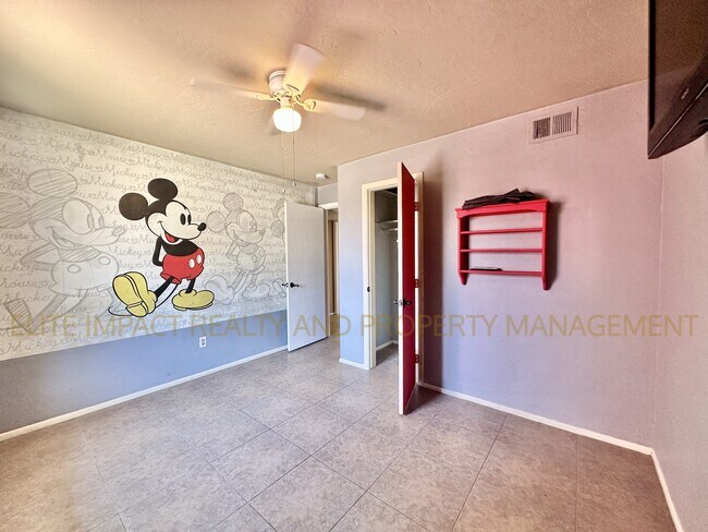 Building Photo - 5962 E 25th St