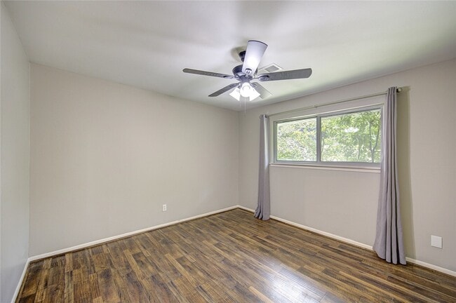 Building Photo - 1719 Bowline Rd
