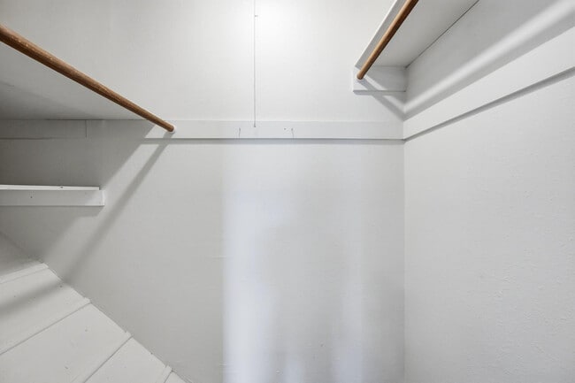 Building Photo - 754 E Eugie Ave