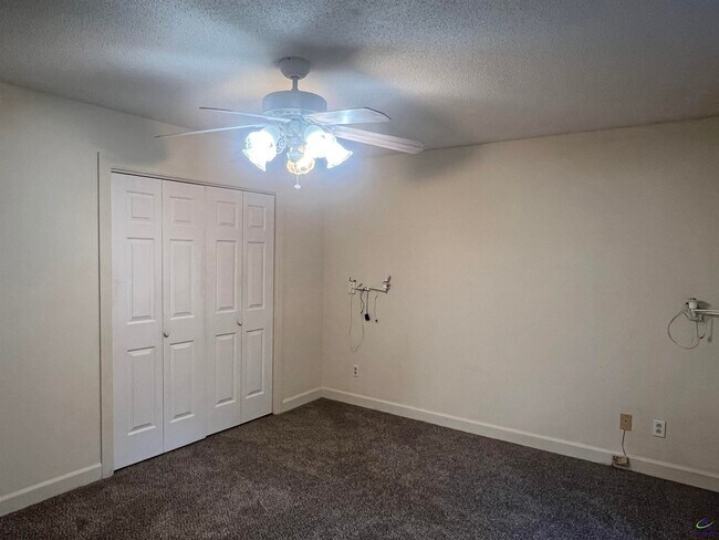 Building Photo - 115 Wedgewood Ct