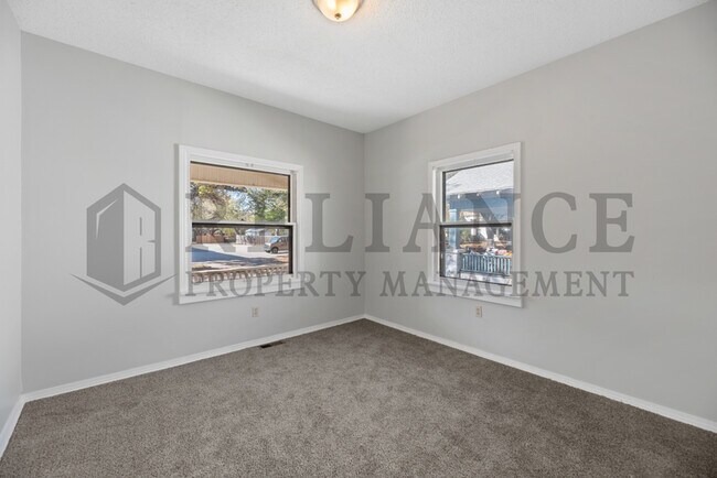 Building Photo - 238 S Estelle St