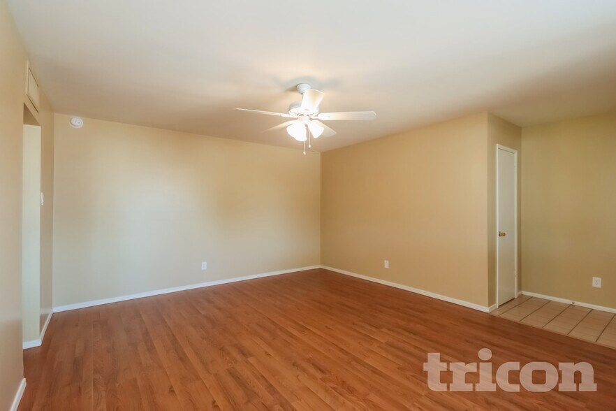 Building Photo - 3202 W Wood Dr