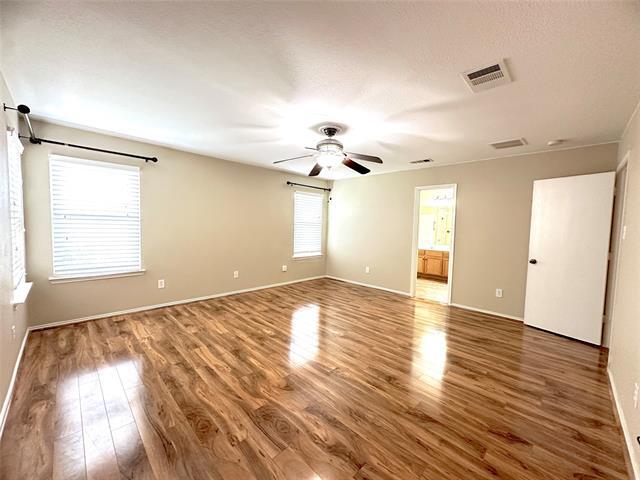 Building Photo - 809 Essex Dr