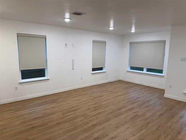 Building Photo - 8125 Sunnyhill St