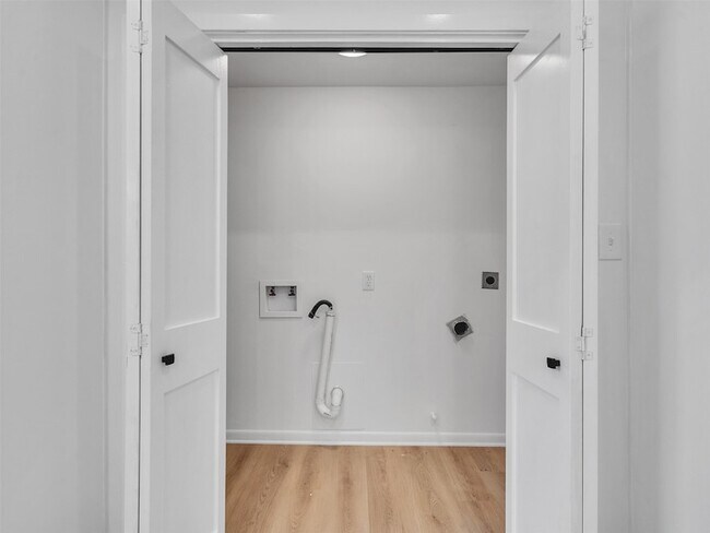 Building Photo - 16007 Diana Ln