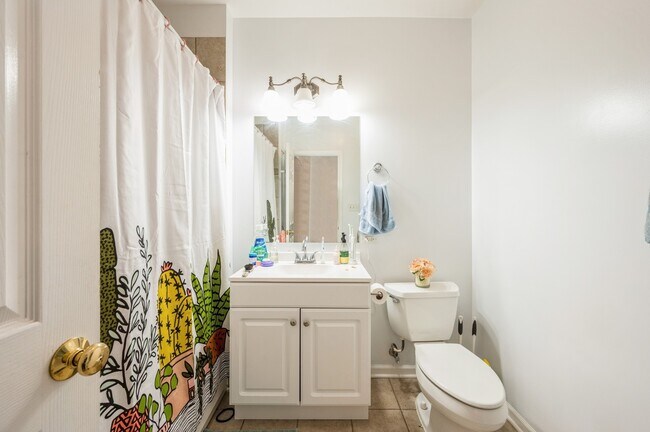 Building Photo - 1234 W Huron St