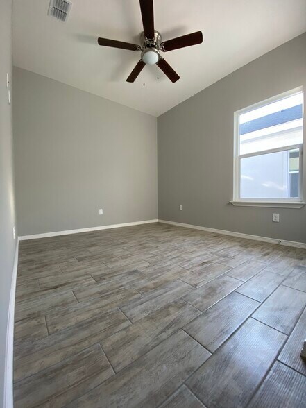 Building Photo - 1406 W Heritage Dr