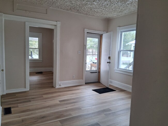 Building Photo - 58 Division St