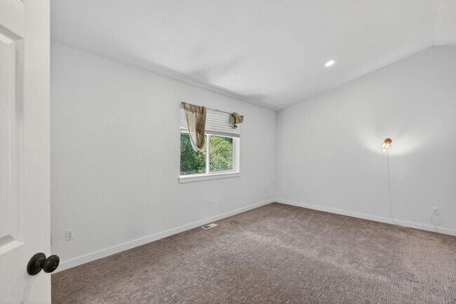 Building Photo - A Private Sanctuary with Perfect Proximity