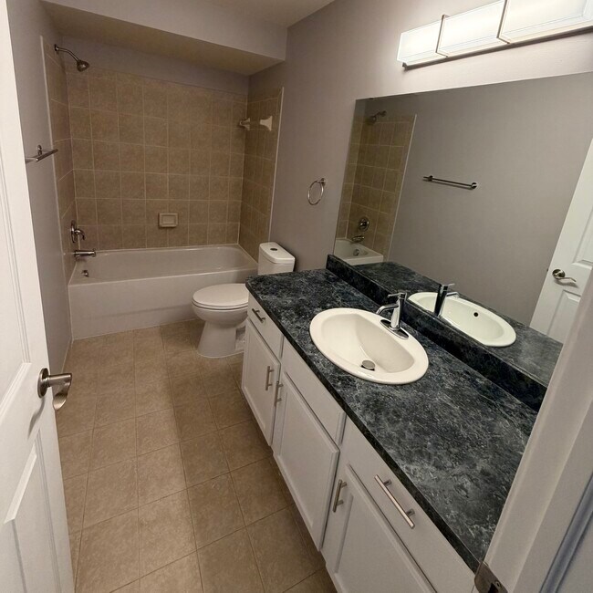 Building Photo - 543 Addington Ln