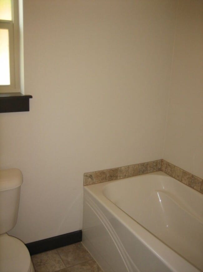 Building Photo - CDA Home w/ 22X45 RV Garage/Shop!