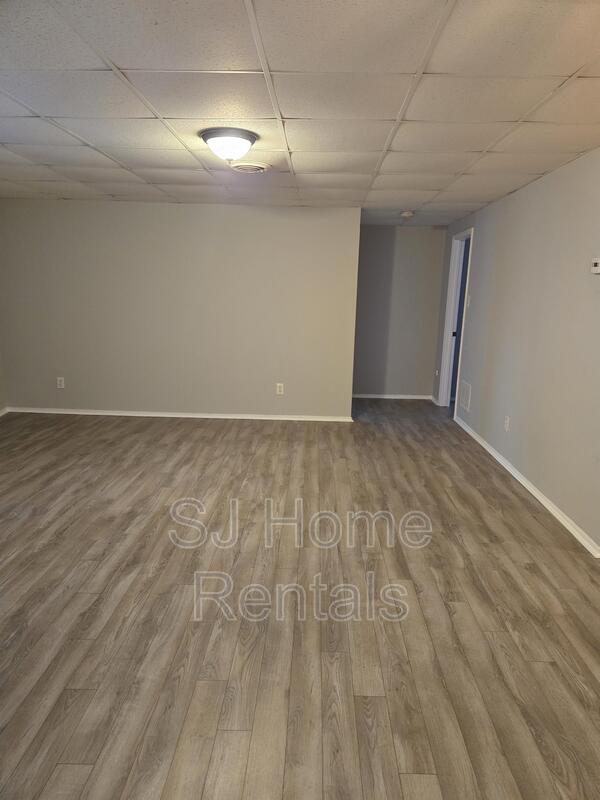 Building Photo - 215 S Pavilion Ave