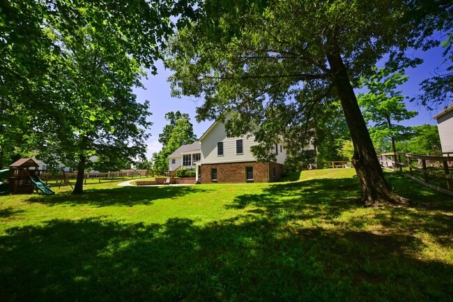 Building Photo - 237 Riverbend Rd