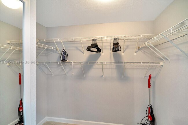 Building Photo - 2501 S Ocean Dr