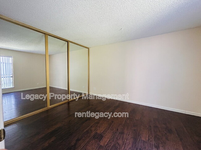 Building Photo - 2410 Starlight Ln