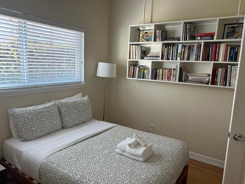 Bedroom 4 - Full size - 5835 Babbitt Ave