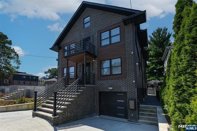 Building Photo - 332 Coolidge Ave