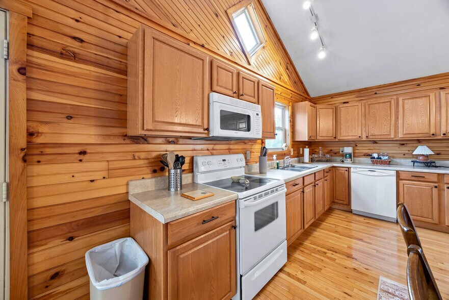 Building Photo - 65 Screech Owl Rd