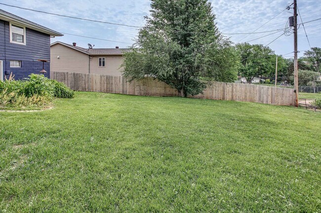 Building Photo - 7071 Izard St