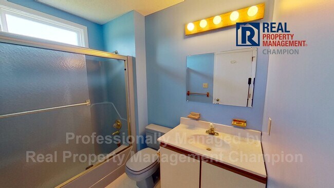 Building Photo - Spacious Ranch Home on 3 Acres