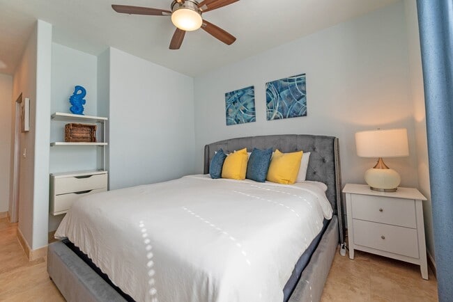 Building Photo - 9420 Seawall Blvd