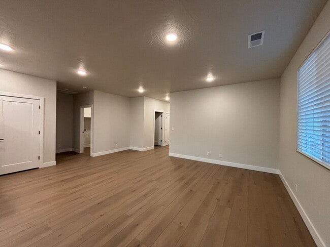 Building Photo - SINGLE LEVEL TOWNHOME FOR RENT!