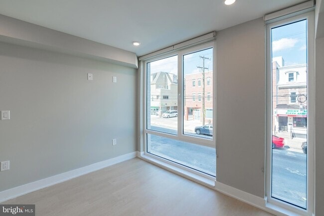 Building Photo - 6604 Ridge Ave