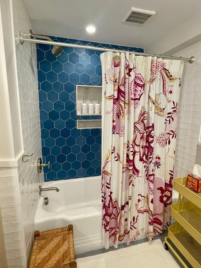 Building Photo - Fully-furnished 'casita' near Duke Park, available for monthly rental