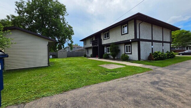 Building Photo - Cozy 1 bedroom upper in Appleton