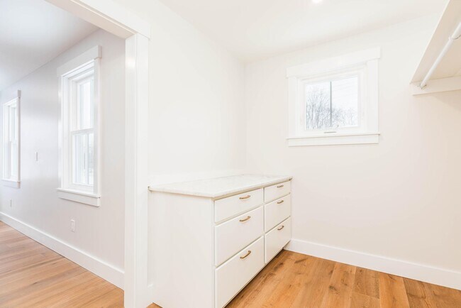 Building Photo - 539 Portsmouth Ave