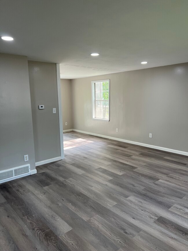 Building Photo - 7441 Farmstead Rd