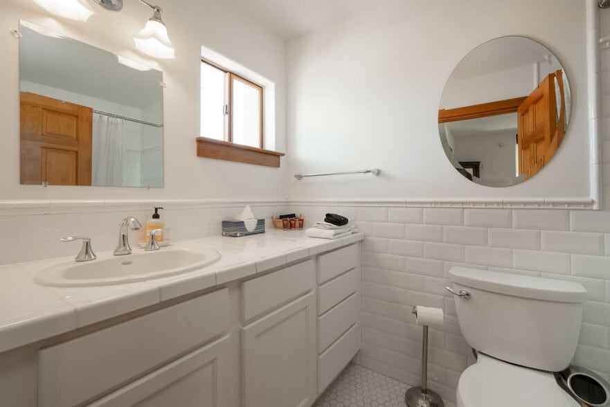 Building Photo - 209 Sena St