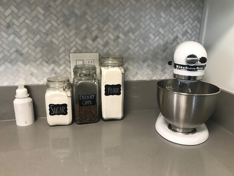 Quartz Countertop with backsplash - 2912 Peppertree Ln